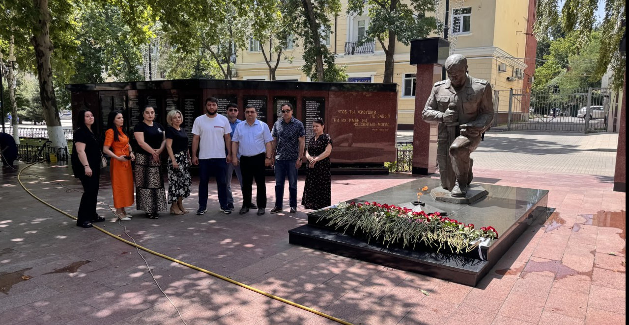 Комитет Дагвино почтил память память погибших во время терактов в Махачкале и Дербенте 23 июня