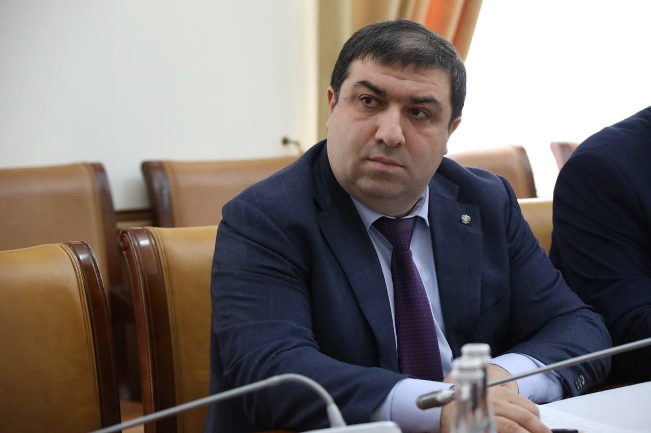 Шериф Керимханов в ходе доклада Председателю Правительства описал положительный опыт по заключению соглашений и результаты реинвестирования средств обратного акциза в развитие отрасли